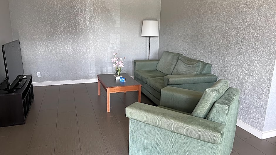 Days Inn by Wyndham Sulphur West