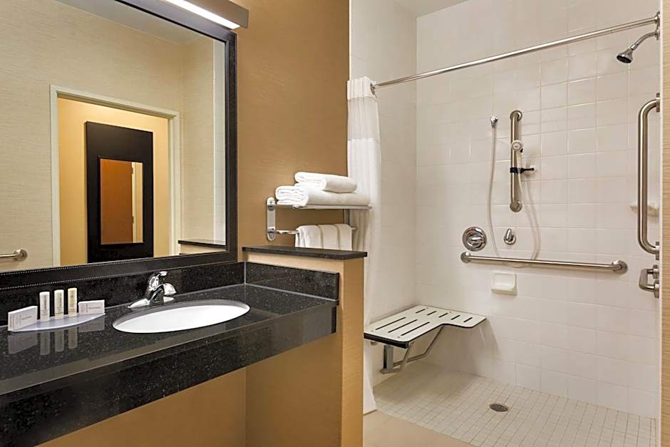 Fairfield Inn & Suites by Marriott Toledo Maumee