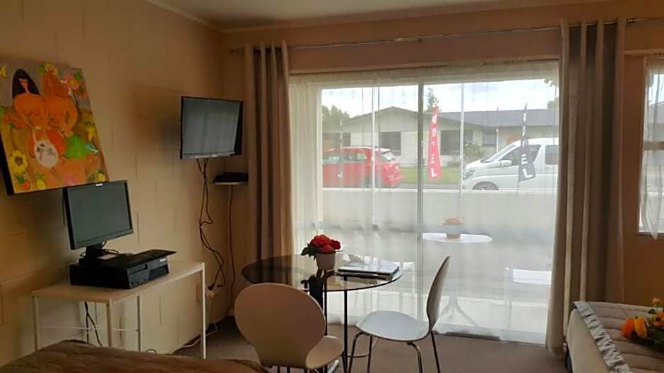 Six On Union Motel