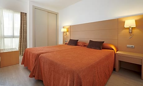 ONE BEDROOM APARTMENT 2 ADULTS + 1 CHILD