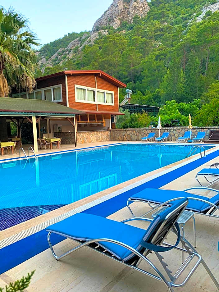 Canada Hotel & Bungalows