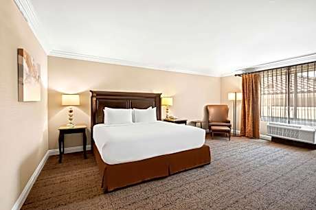 King Room with Roll-In Shower - Disability Access/Non-Smoking