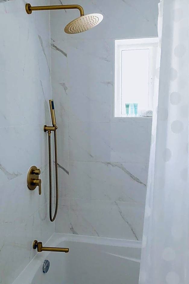 Naramata Courtyard Suites