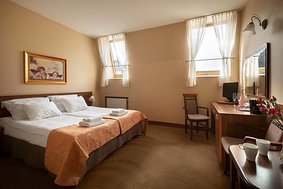 Paria Hotel