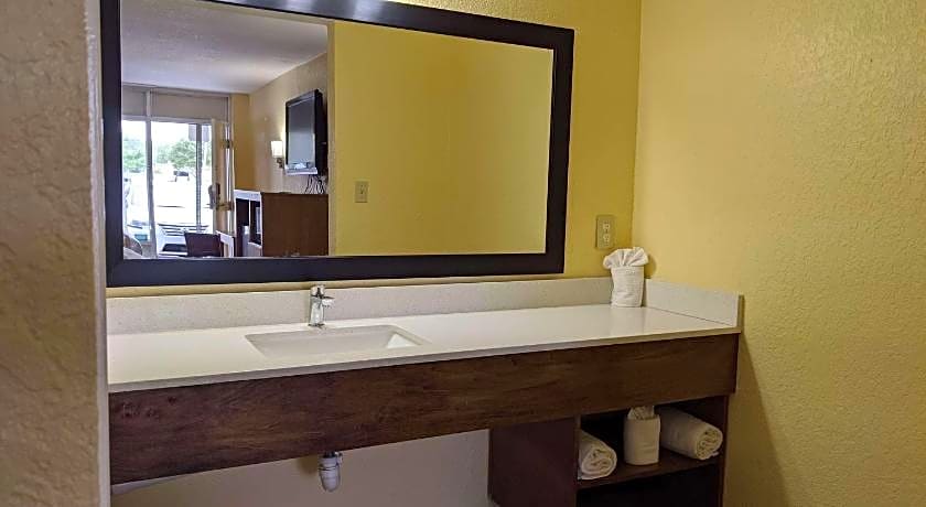 Days Inn by Wyndham Apopka/Orlando