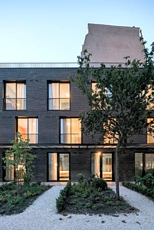 Deskopolitan House