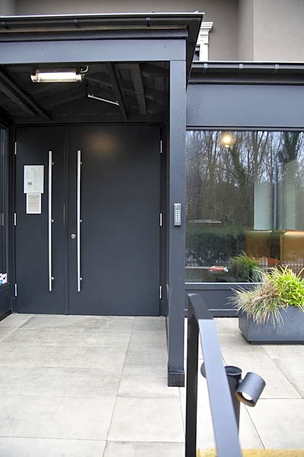 Airfield Living - Airport