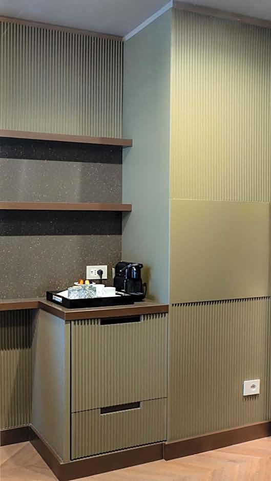 The Glam Boutique Hotel & Apt