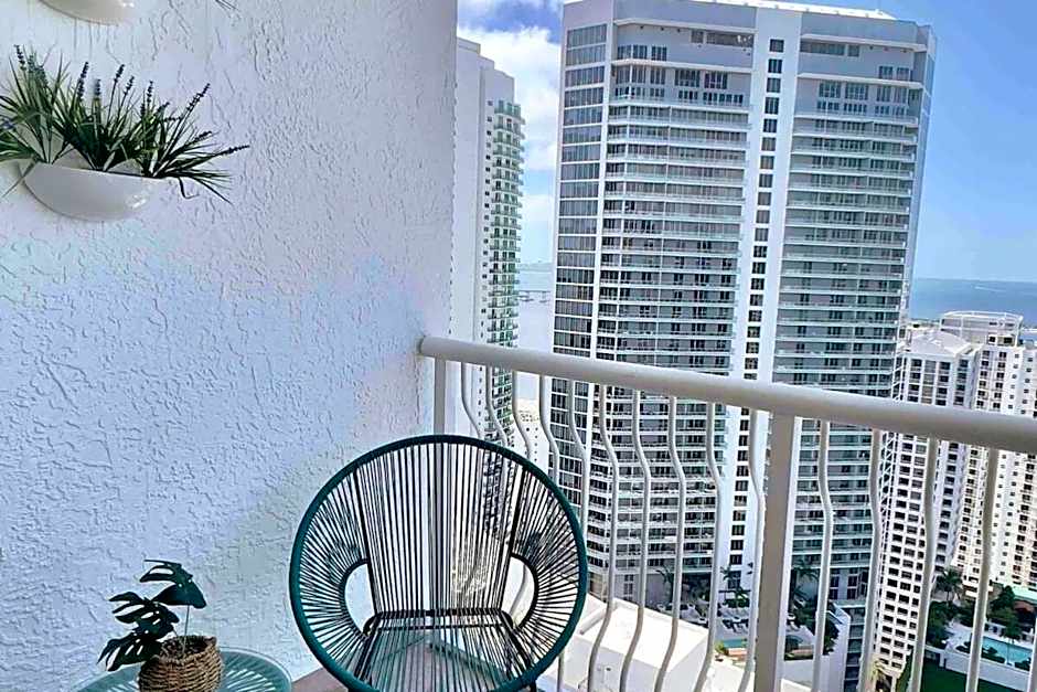 Brickell Center w/City & Bay View + FREE Parking!