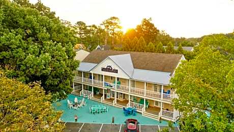 Canalside Inn