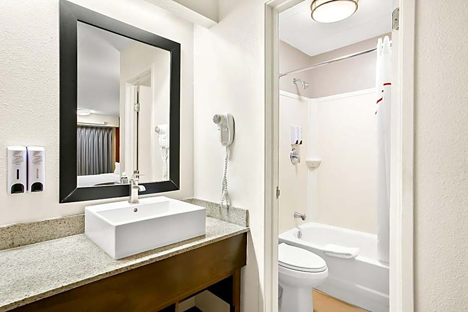 Red Roof PLUS+ Baltimore Washington DC-BWI Airport