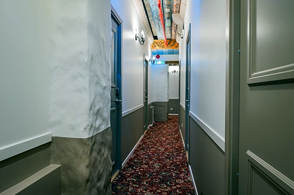 Three Crowns Residents