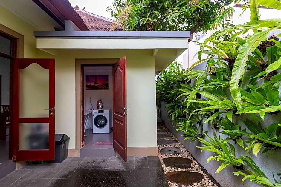 Villa Rosa - Spacious Oasis with Private Pool, close to Beach & Dining