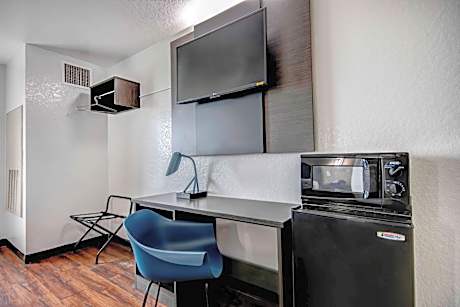 Deluxe Queen Room with Two Queen Beds - Non-Smoking