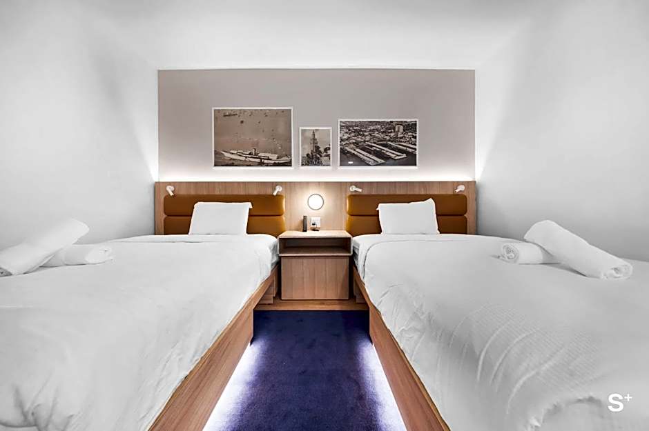 Modern Downtown 1BR with Amazing City Views