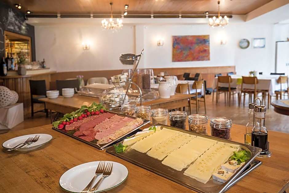 Keramikhotel Goldener Brunnen