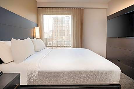 One-Bedroom King Suite with Sofa Bed and City View - Mobility/Hearing Accessible with Roll-In Shower