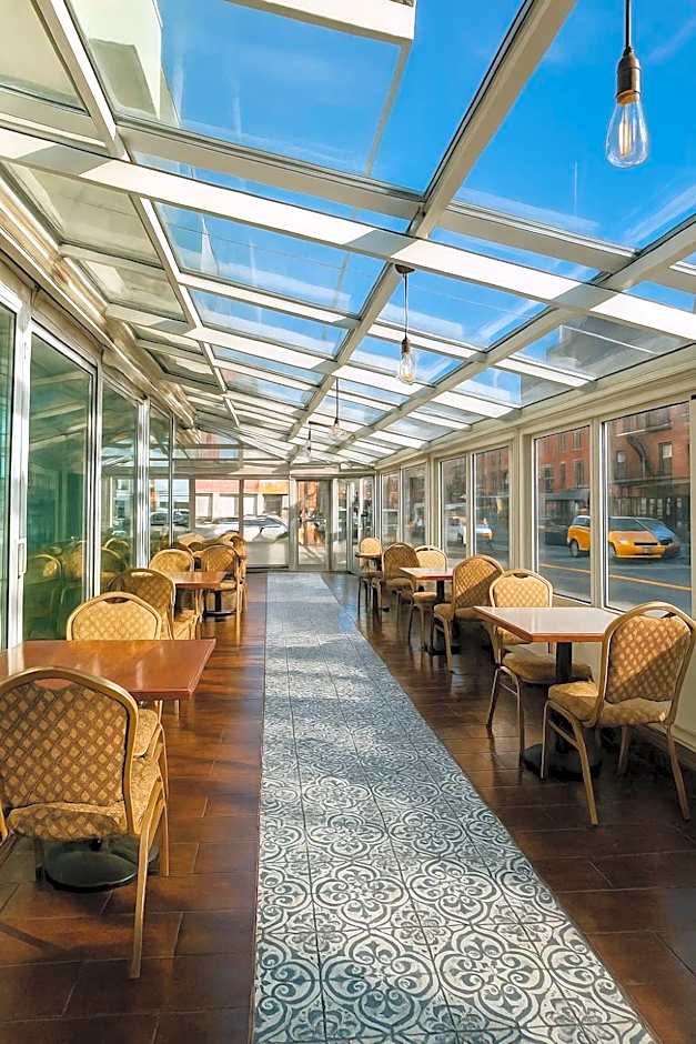 LIC Manhattan View Hotel