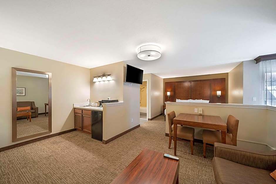 Comfort Suites Red Bluff Near I-5