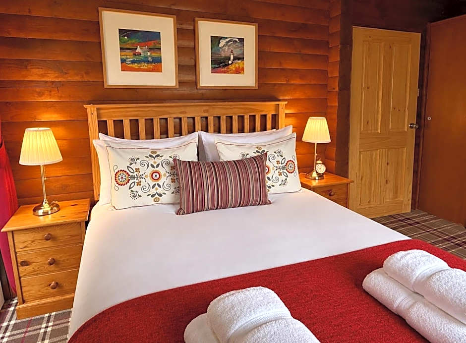 Pucks Glen Lodges - Log Cabins in a wonderful natural environment