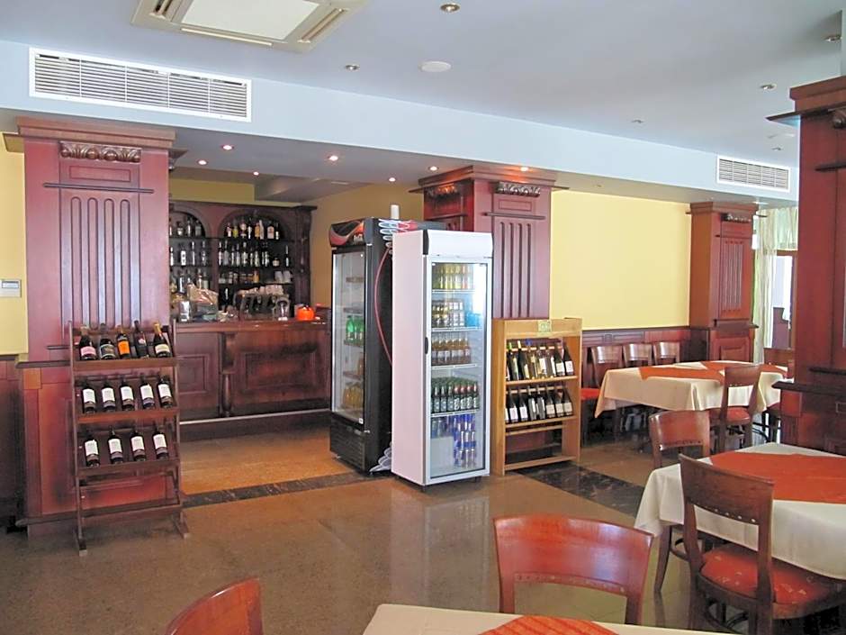 Maverick Hotel