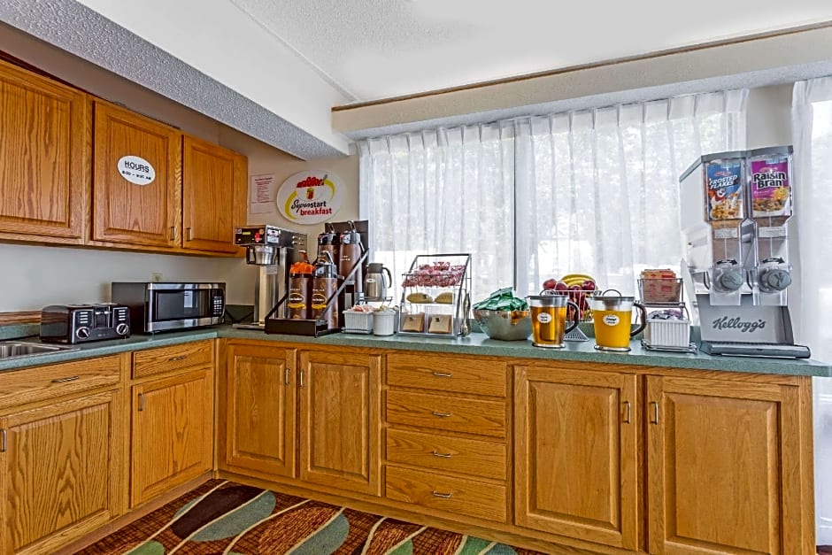 Super 8 by Wyndham Stafford