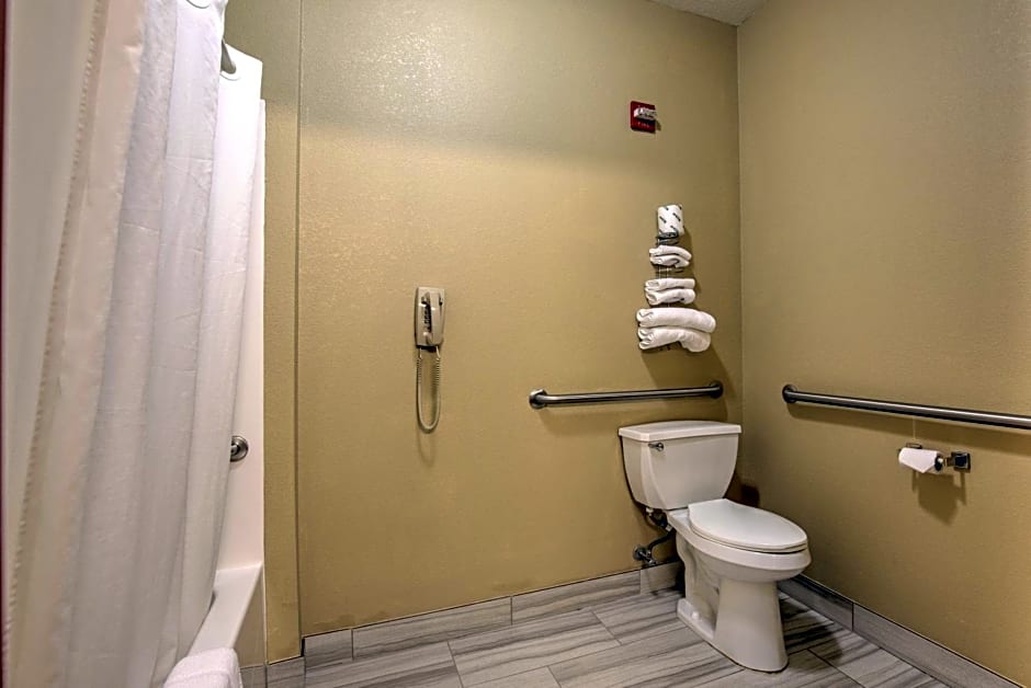 Super 8 by Wyndham Waterloo