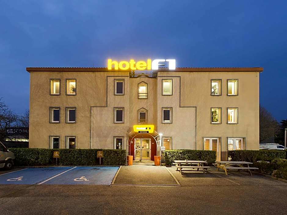 HOTEL F1 Massieux