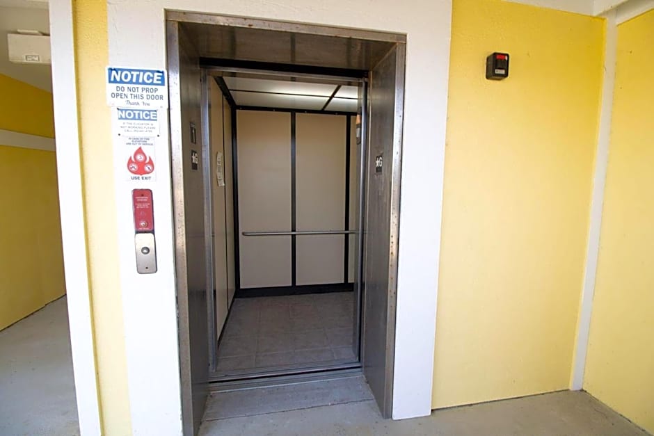 Hamilton Cay at Bermuda Bay by Kees Vacations