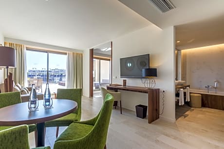 ONE BEDROOM PENTHOUSE SUITES 3 ADULTS + 1 CHILD