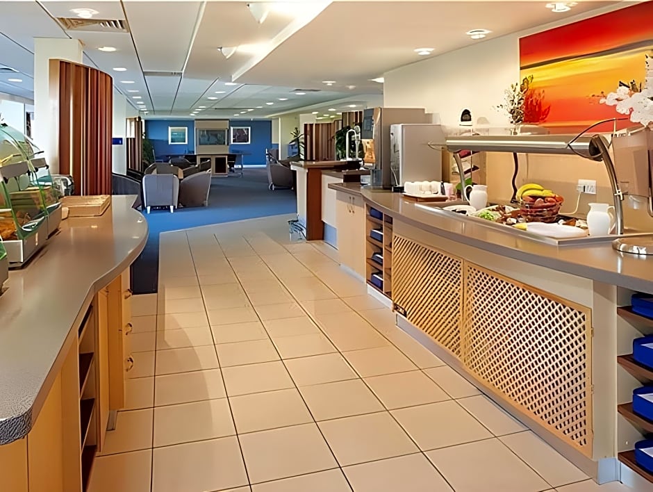 Holiday Inn Express Cardiff Airport