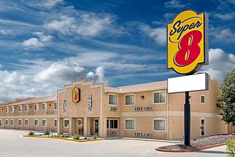 Super 8 by Wyndham Bloomfield