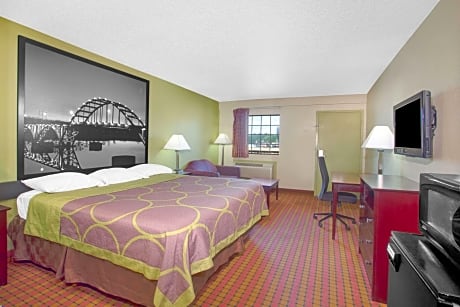 1 King Bed Non-Smoking