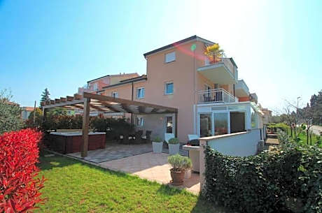 4 Star app Adriana with sea view and jacuzzi