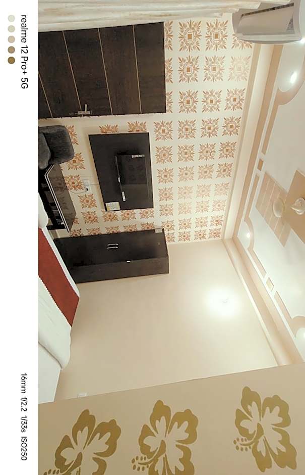 Hotel Chandra Dreams 