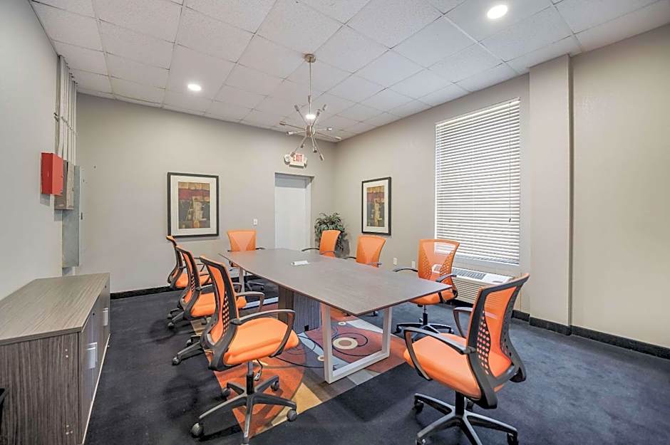 Clarion Pointe Marshall