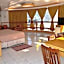 Elegant Circle Inn