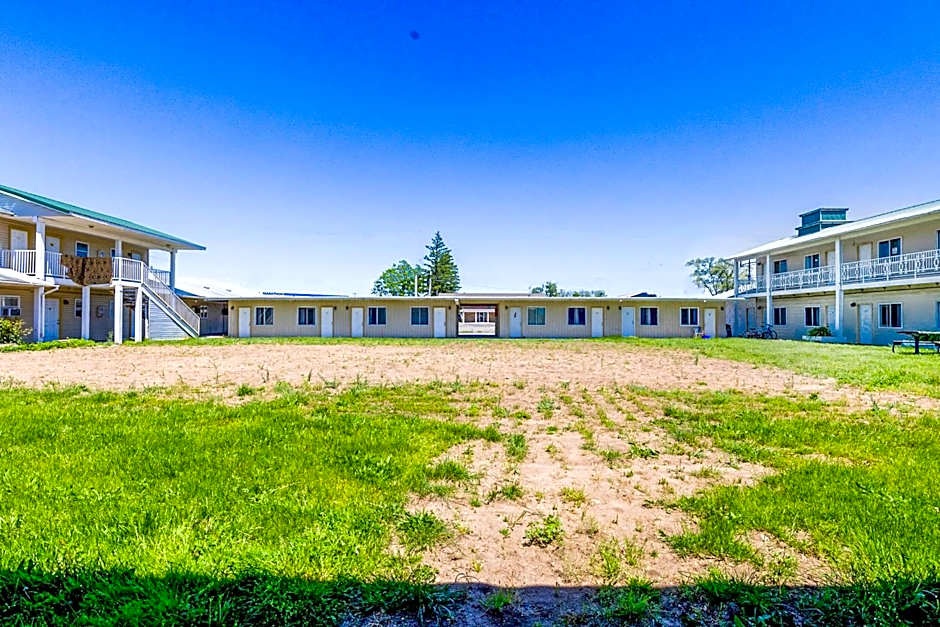 Country Hearth Inn & Suites By OYO Sturgis