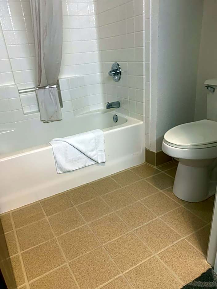 Super 8 by Wyndham Hillsboro TX