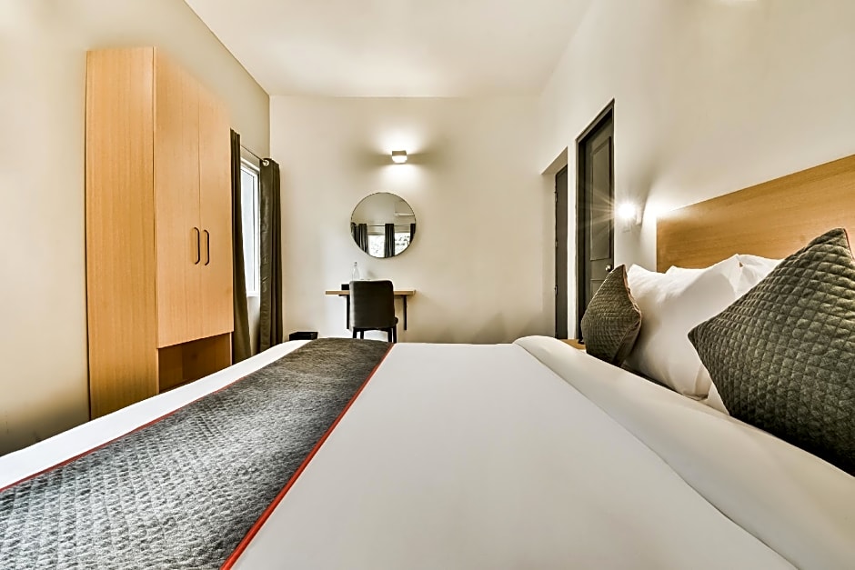 OYO Townhouse 182 Menka