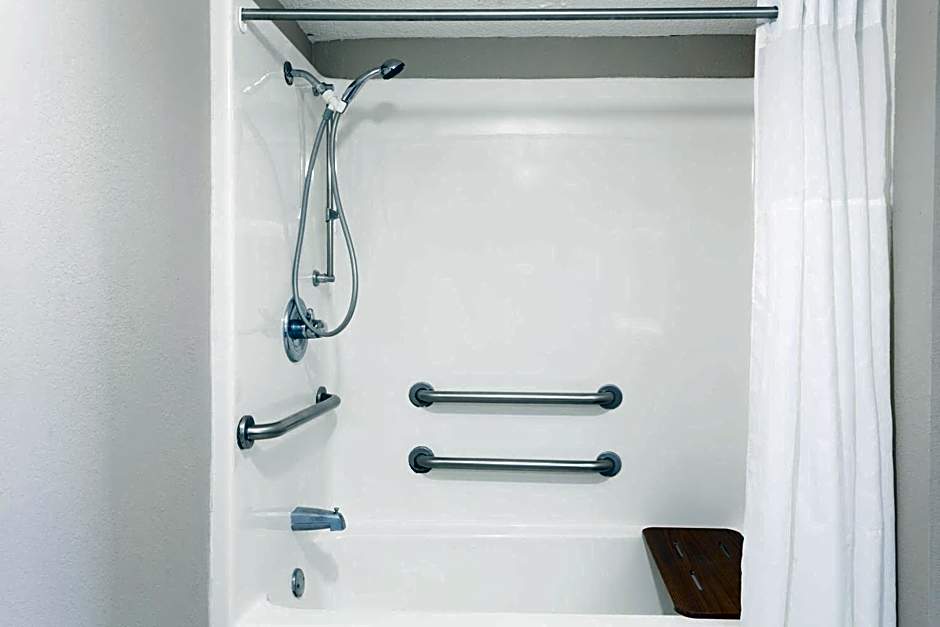 Super 8 by Wyndham Marianna I-10