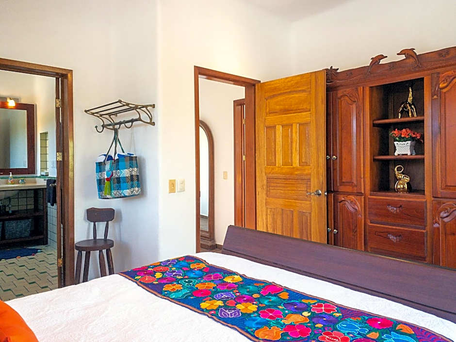 Casa Zarah - Hacienda Family Home - Pool and 2-Block to Beach