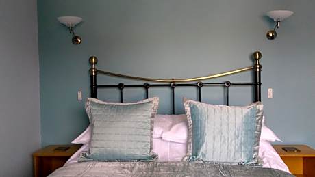 Superior Double Room with Bathtub