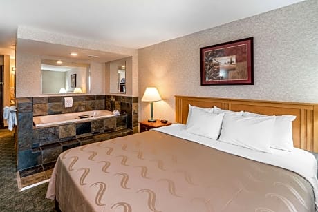 1 King Bed, Suite, Nonsmoking