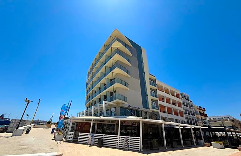 Water's Edge Hotel