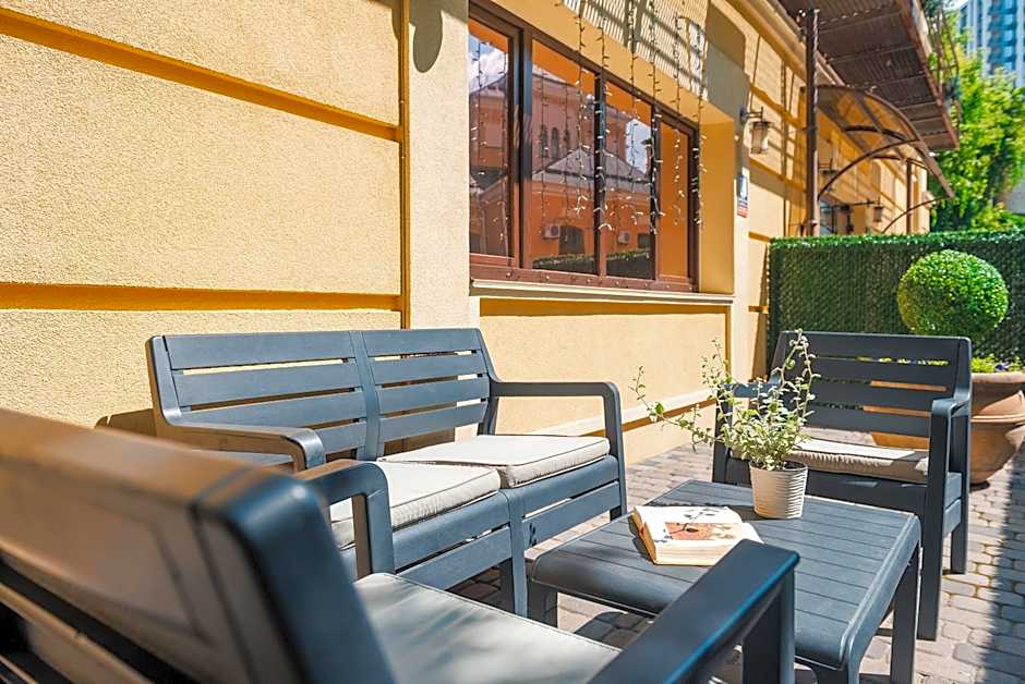 City Park Apart Hotel by CHM