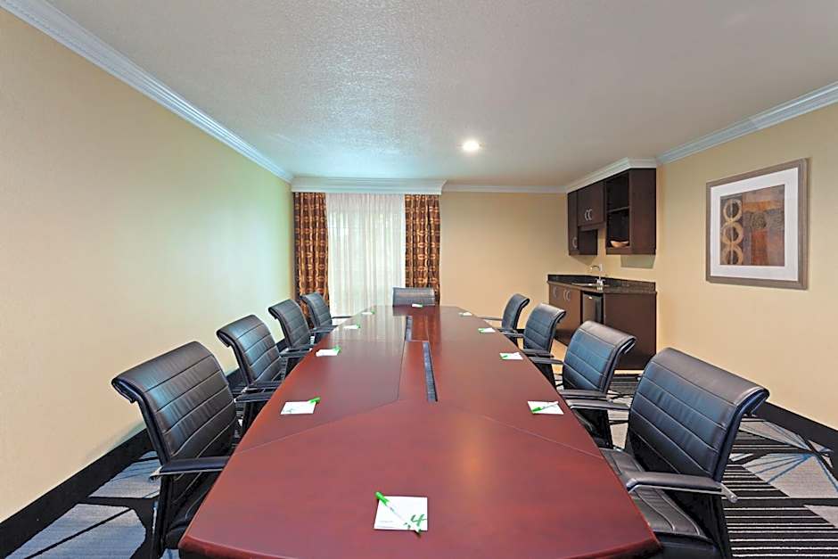 Holiday Inn & Suites San Mateo - SFO By IHG