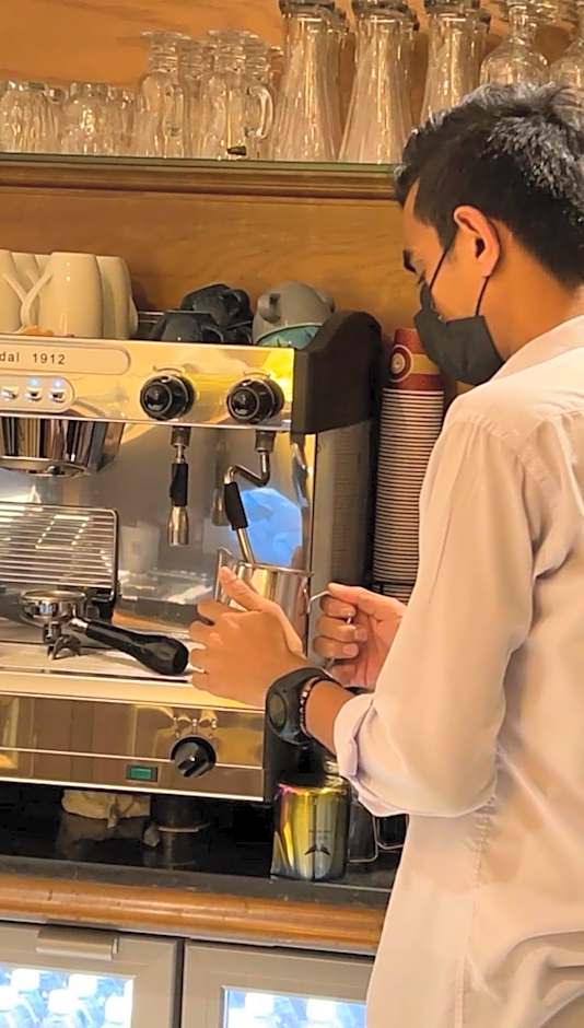 Violet Al Shisha Hotel