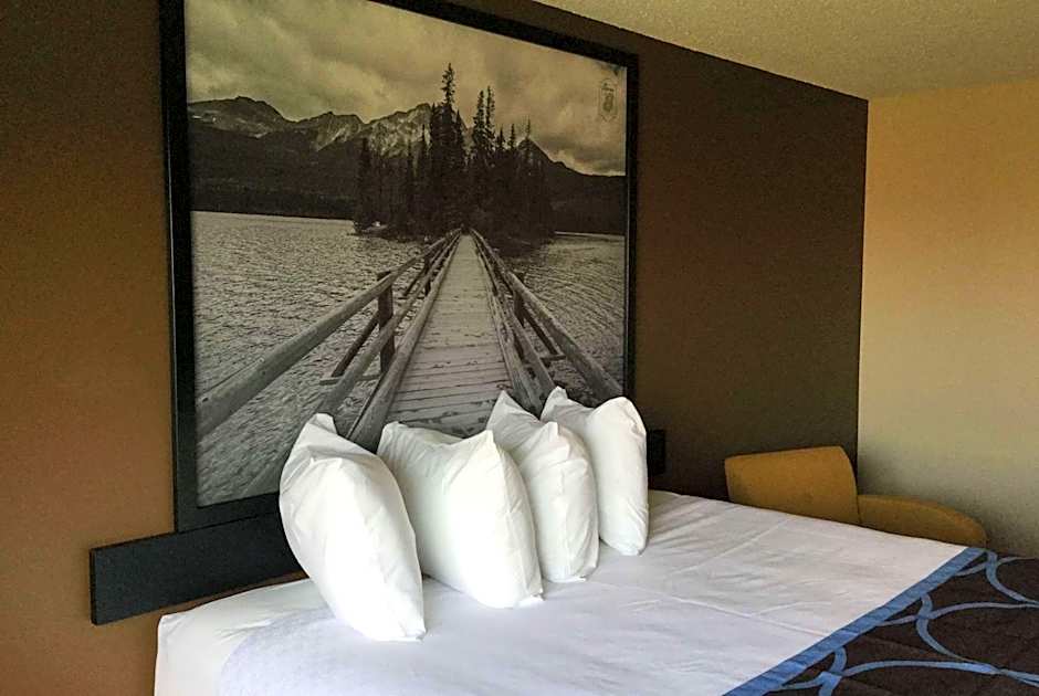 Super 8 by Wyndham Spruce Grove