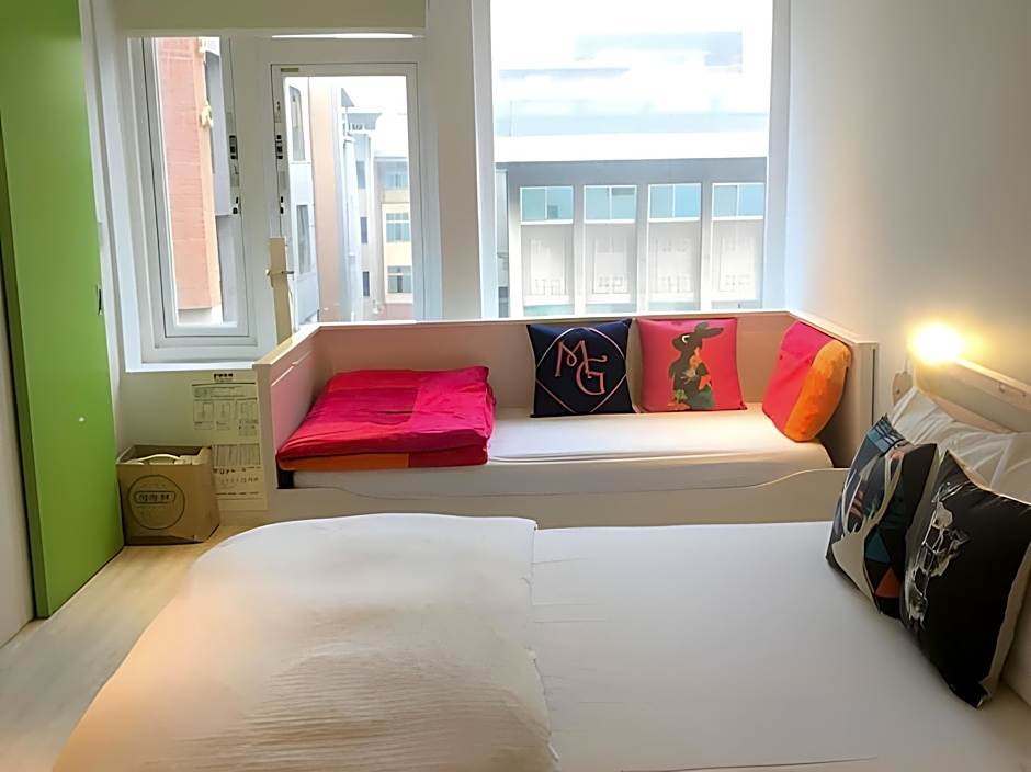 4Plus Hostel